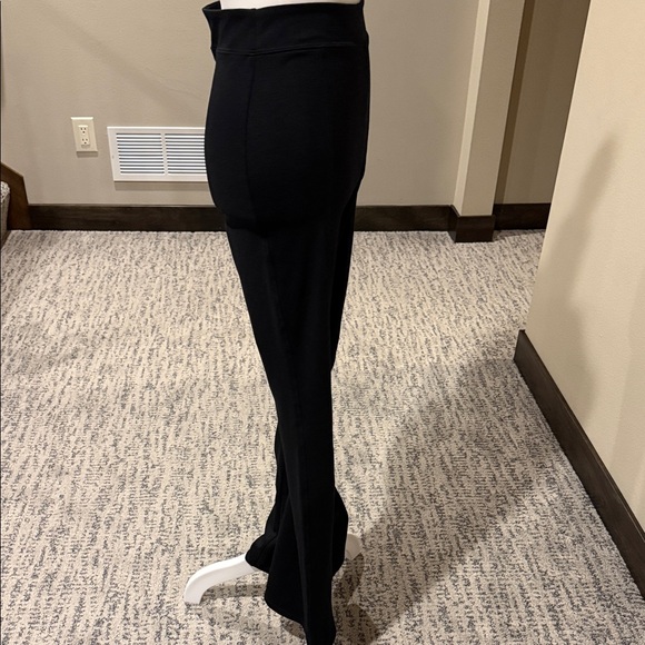 Vuori Women's Black Wide Leg Pants - Picture 5 of 8